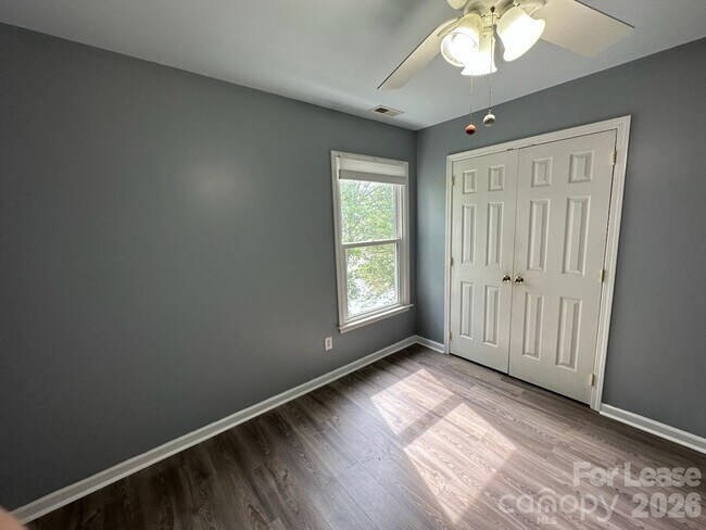 Building Photo - 9207 Sandpiper Dr