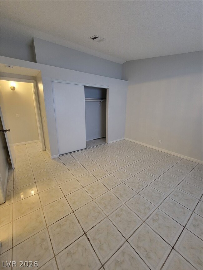 Building Photo - 1161 Pleasant Brook St