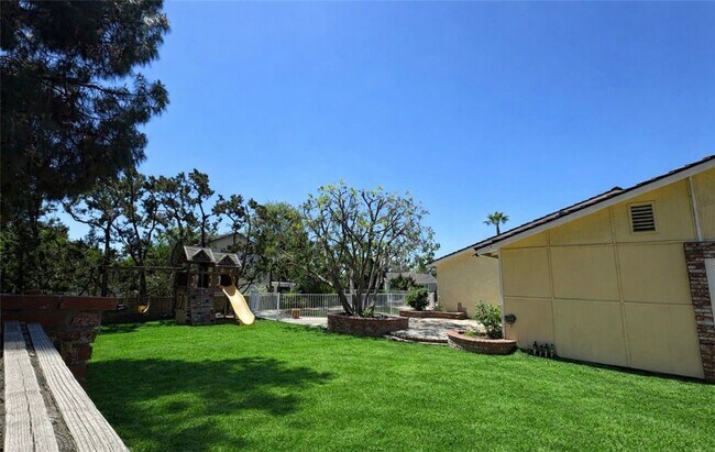 Building Photo - 2490 Michigan Dr