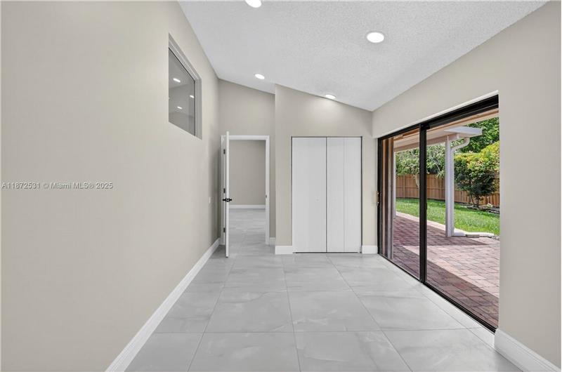 Building Photo - 9581 El Clair Ranch Rd