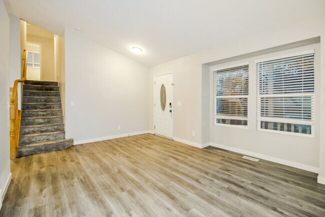 Building Photo - 1831 W Quarter Horse Ave