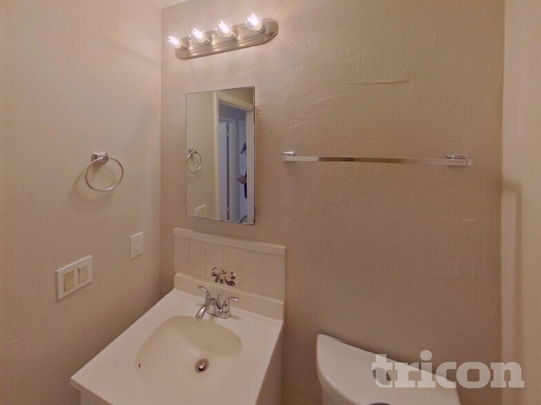 Building Photo - 7000 Brentford Rd