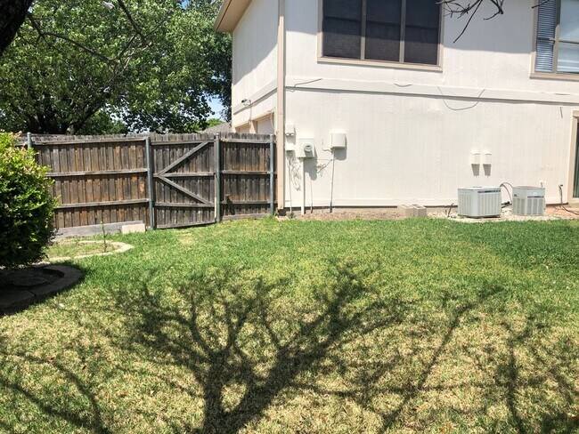 Building Photo - Amazing Location in Carrollton!!