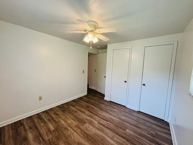 Building Photo - 1605 Lark Ln