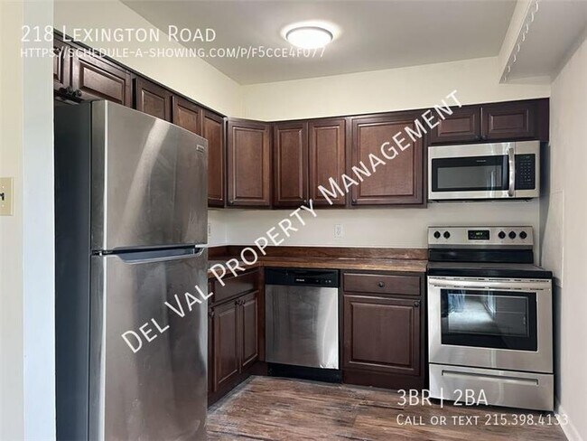 Building Photo - 218 Lexington Rd