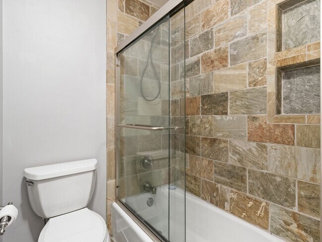 Building Photo - 1st Floor unit in Fourth Ward