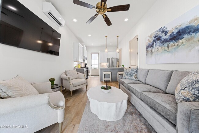 Building Photo - 206 Steiner Oaks