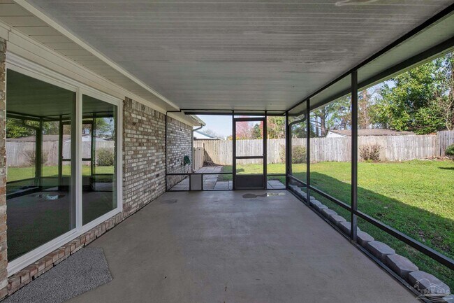 Building Photo - 9568 Brentwood Blvd