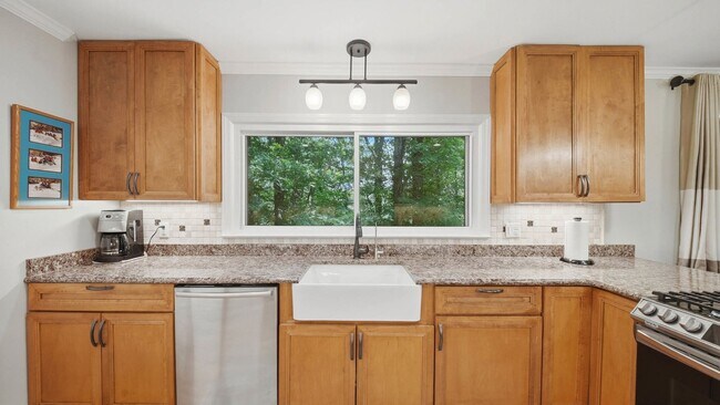 Building Photo - Charming Signal Mountain Home