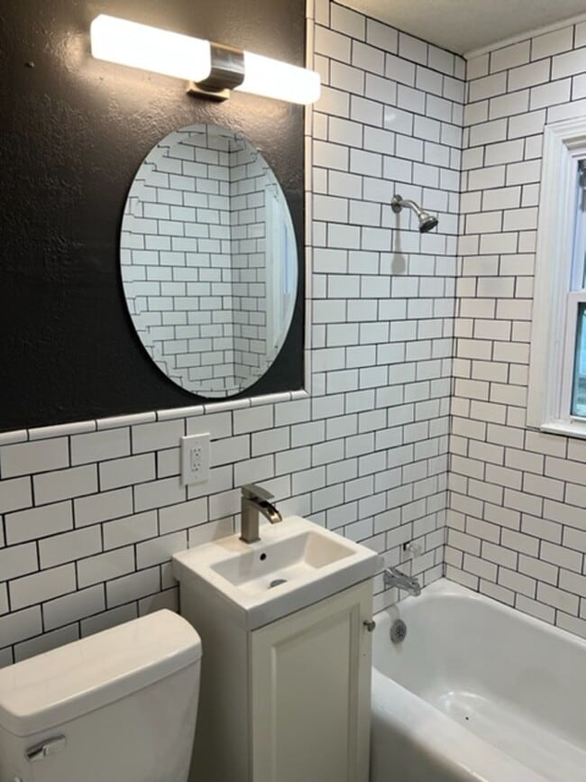 Building Photo - Beautiful unit in Independence!