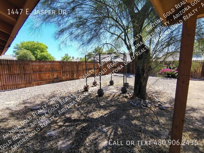 Building Photo - 1447 E Jasper Dr