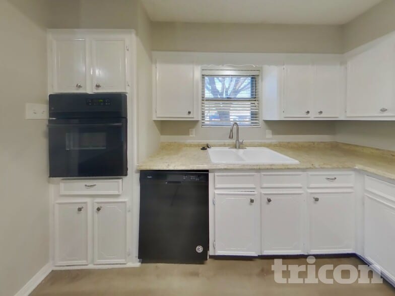 Building Photo - 902 La Nell Drive Deer Park TX