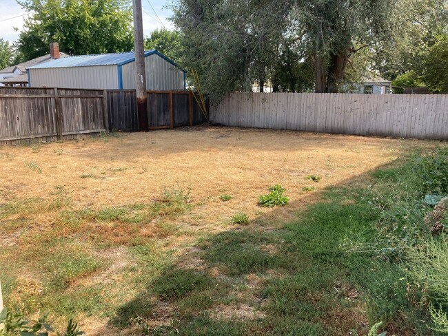 Building Photo - MP132 - 14418-14420 E Heroy