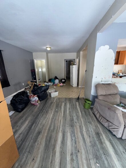 Building Photo - 1309 Barney Ave