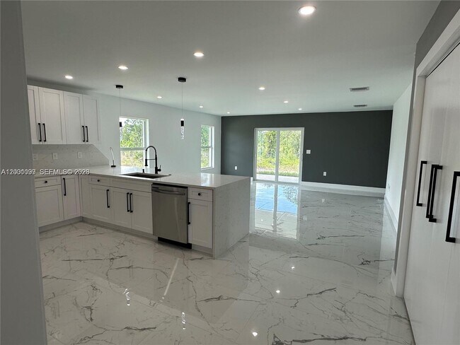 Building Photo - 1125 Milwaukee Blvd