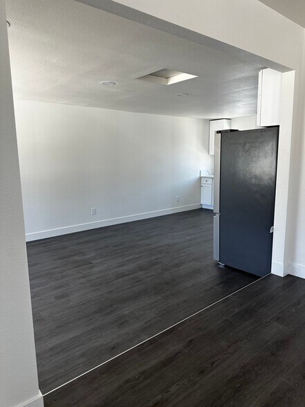 Building Photo - 1705 N Sierra Way