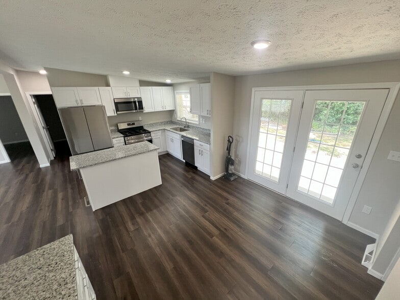 Building Photo - 2840 Applewood Ave