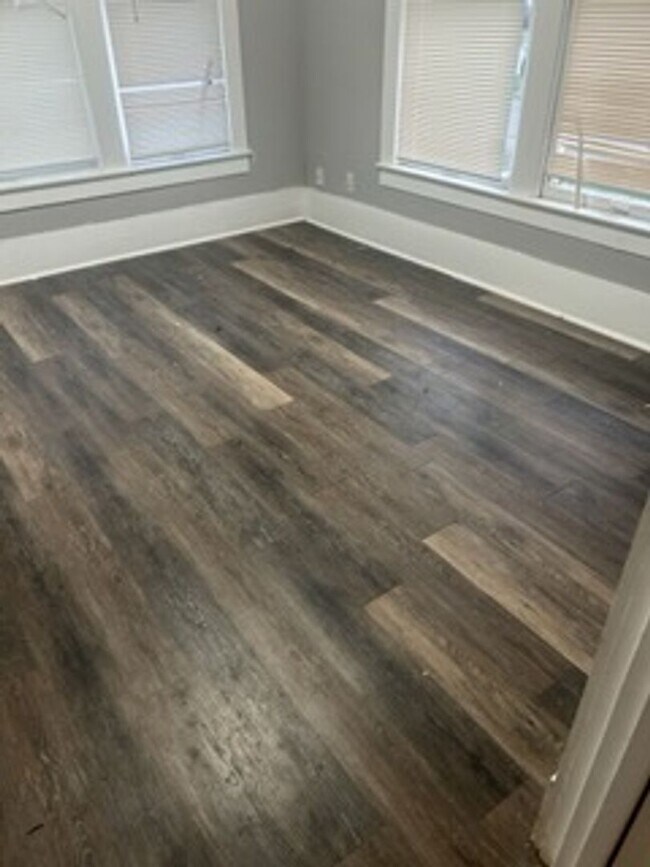 Building Photo - 350 W Waco Ave