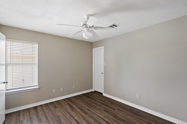 Building Photo - 4003 Southern Trace Ct