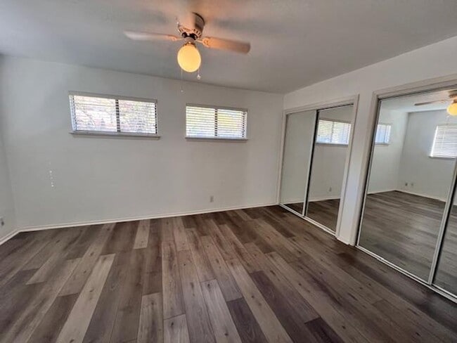 Building Photo - Northwest Condo / 2 bedrooms / 2 car garage / Backs beautiful Greenbelt