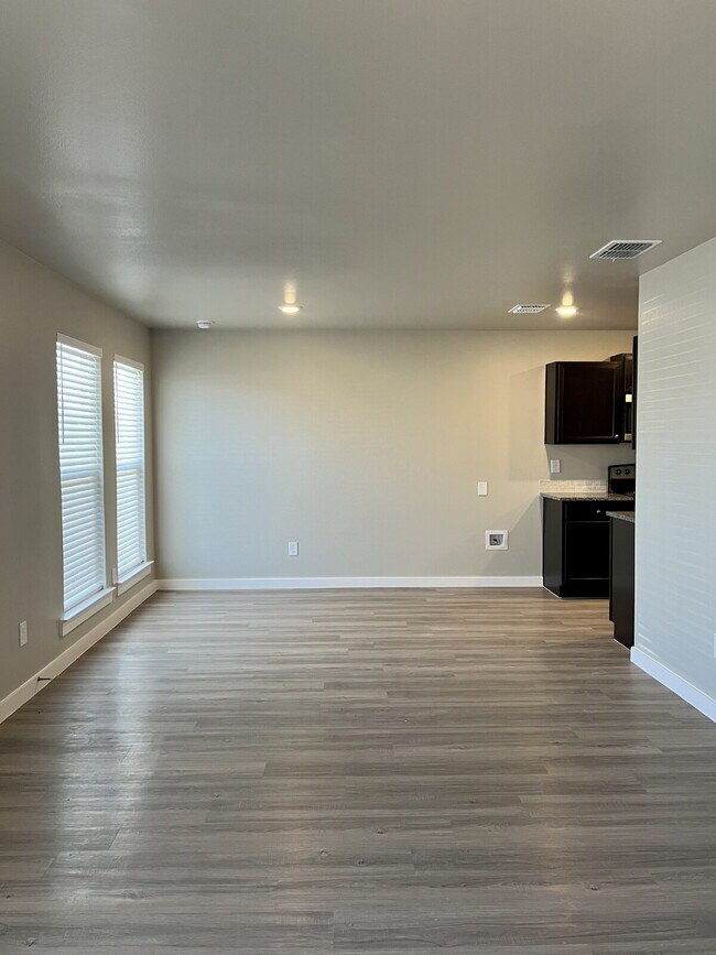 Building Photo - 3 Bedroom Home in Cooper