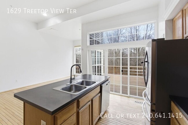 Building Photo - 1629 Treetop View Terrace