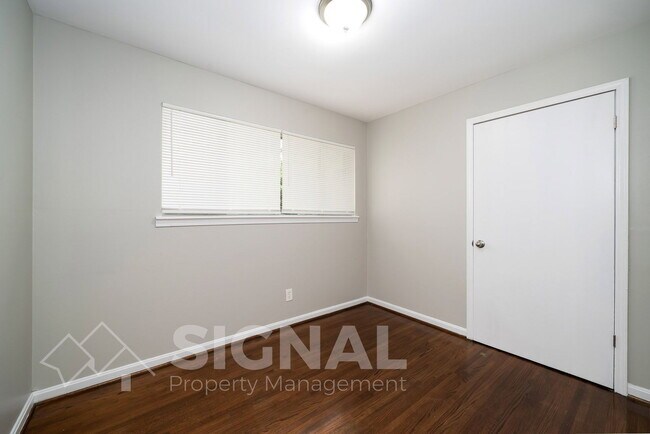 Building Photo - 320 Argonne Dr NE