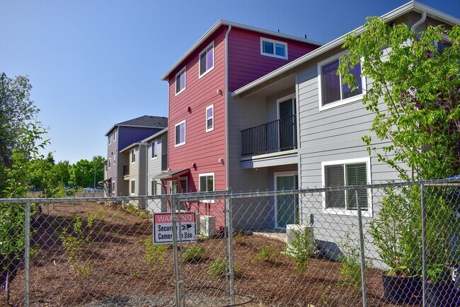 Building Photo - 1995 Sky Park Dr