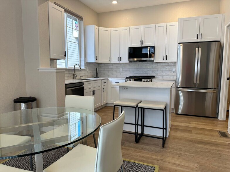 Building Photo - 10592 Pearlwood Cir