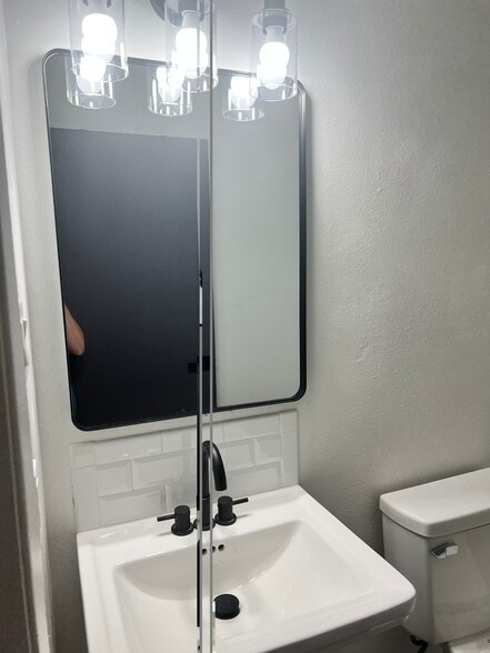 Building Photo - 12205 Haines Ave NE