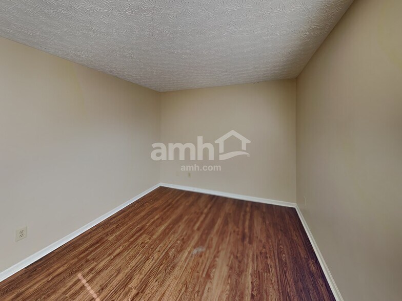 Building Photo - 6429 Ewen Cir