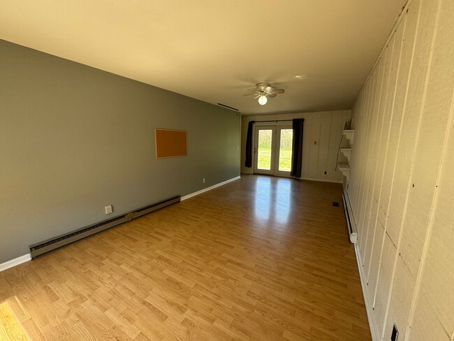 Building Photo - 2-3 bed/ 1 bath duplex with Carport