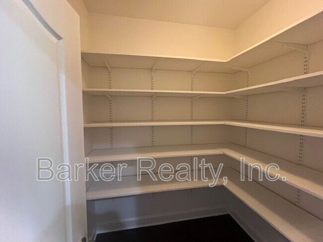 Building Photo - 324 Matilda Pl