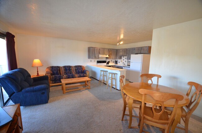 Building Photo - Dillon Valley East Condo! Great Natural Light!