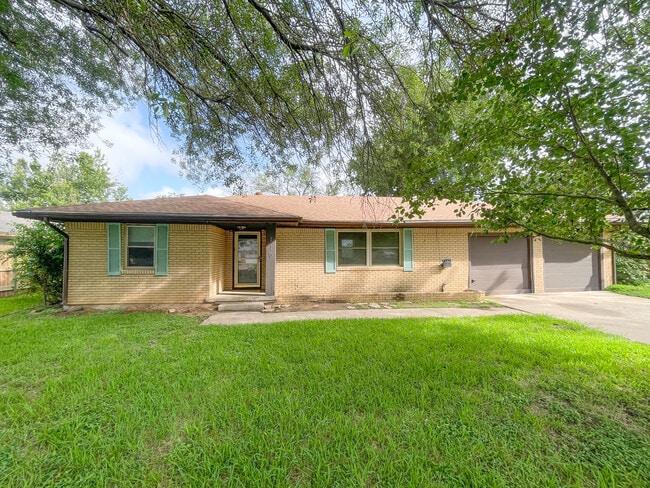 Building Photo - 110 E San Benito Dr