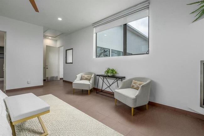 Building Photo - 118 Tuam St