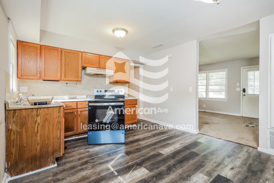 Building Photo - 2018 Wellborn Dr