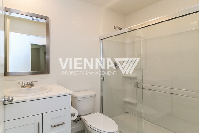 Building Photo - ONE MONTH FREE RENT IF APPROVED AND MOVED IN BY 1/15/26