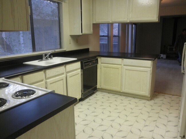 Building Photo - 3 bedroom/2.5 bath in Lake Wildwood, Penn ...