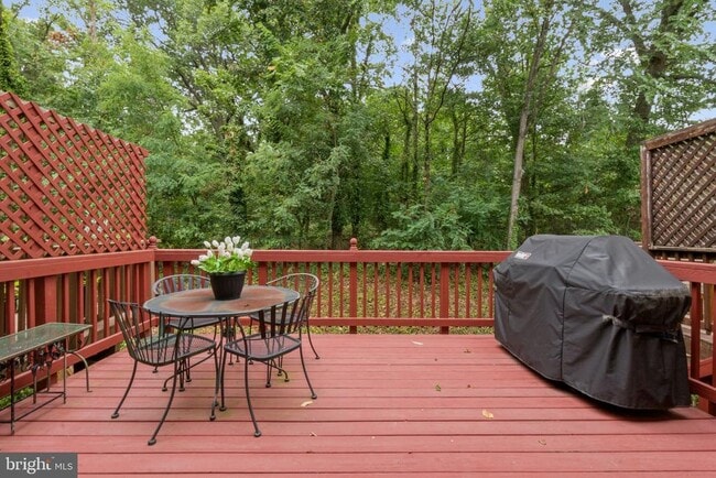 Building Photo - 1253 Quaker Hill Dr