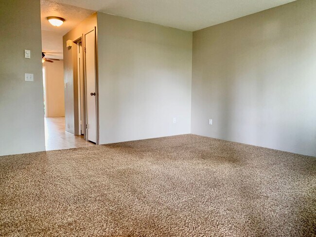Building Photo - 4870-4874 Sunnyside Rd SE #11894