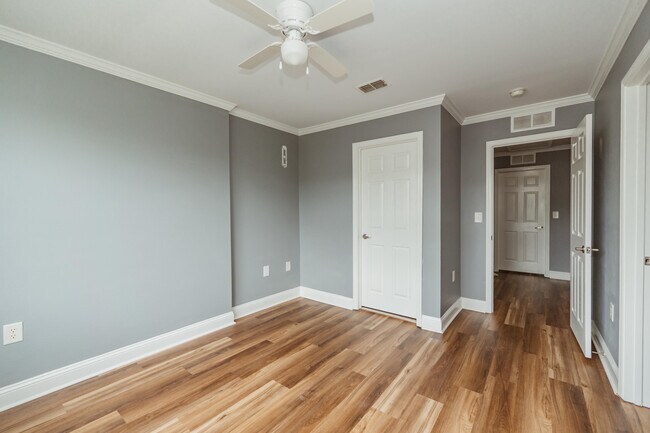 Building Photo - 794 Majestic Dr