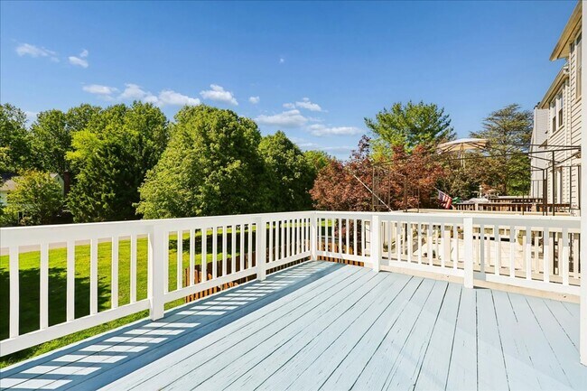 Building Photo - Luxury Townhome at Lake Linganore