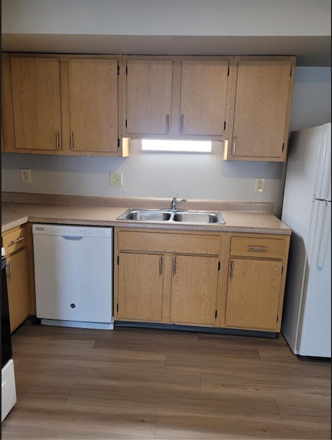 Building Photo - Spacious 1 Bedroom