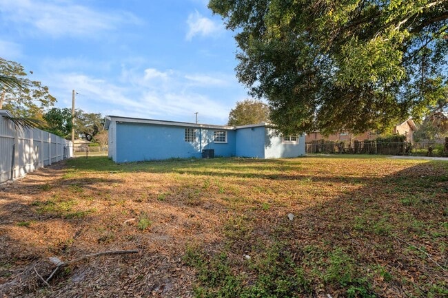 Building Photo - 9604 N 18th St