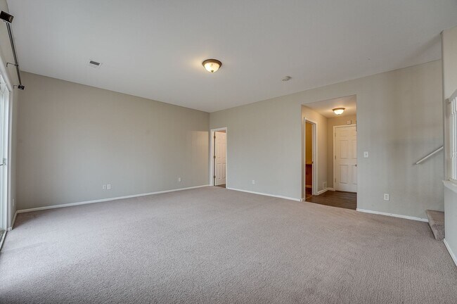 Building Photo - Spacious 3 bed, 2.5 bath home located in Wellington, CO