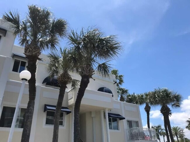 Building Photo - 8600 Ridgewood Ave