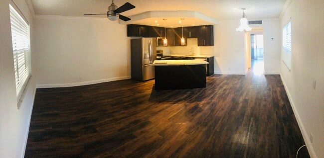 Building Photo - 695 Normandy O