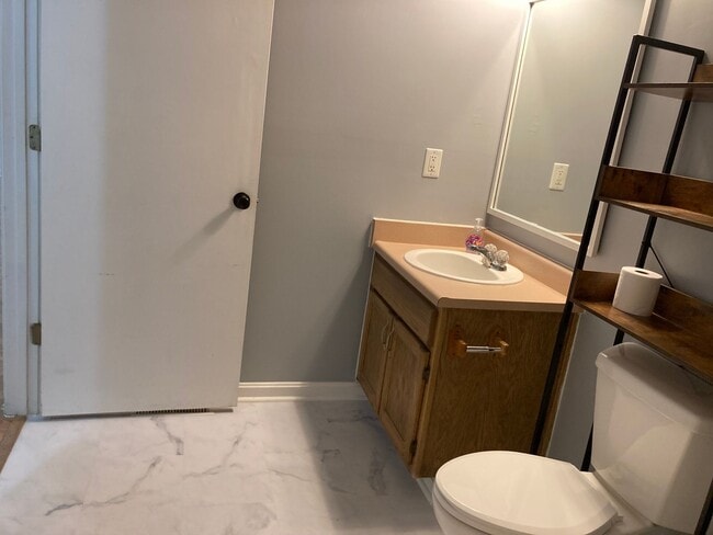 Building Photo - Weather is Cold .. This Property is H*O*T