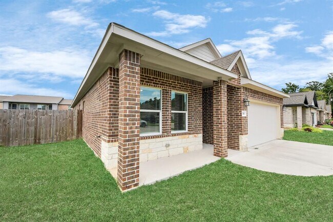 Building Photo - 314 Carlos Leal Dr